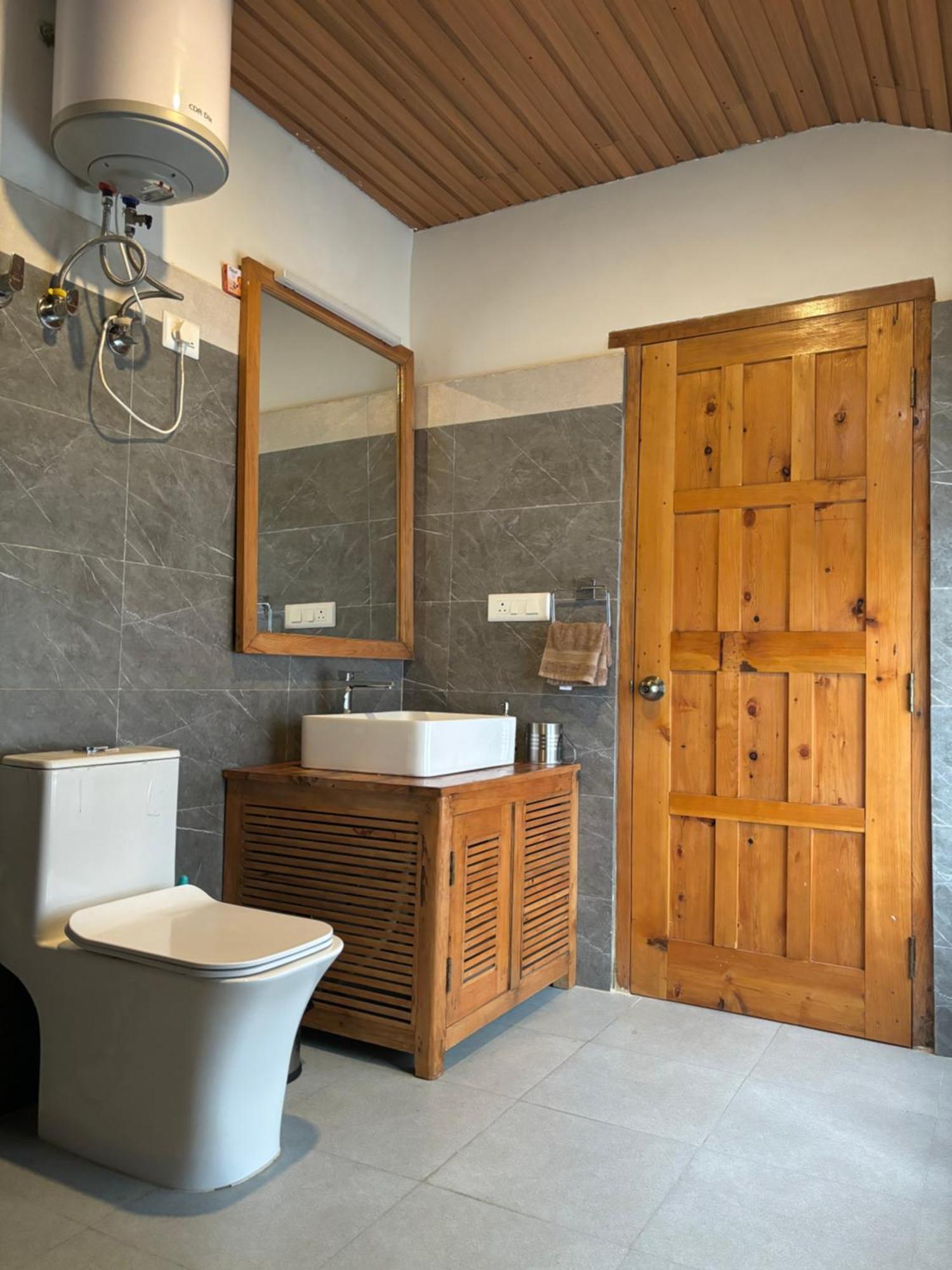 Toshim Homestay Sangla Exterior photo